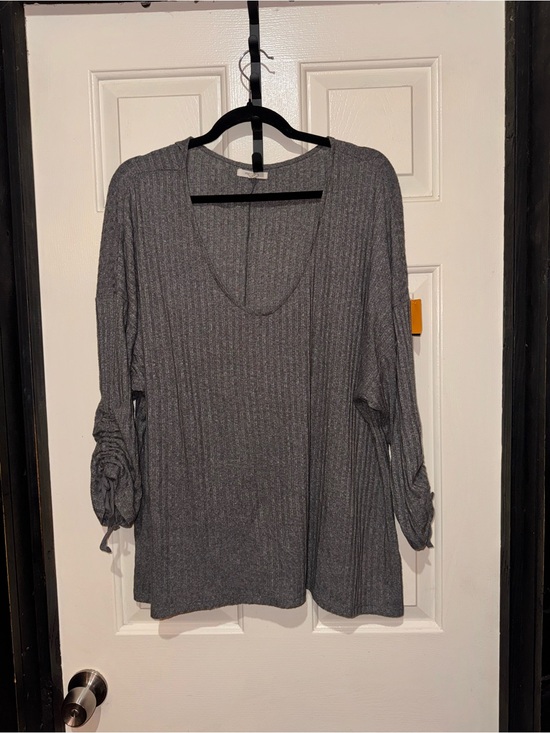 Maurices Sweaters - Maurices Gray Ribbed V-Neck Ruched Sleeve Top